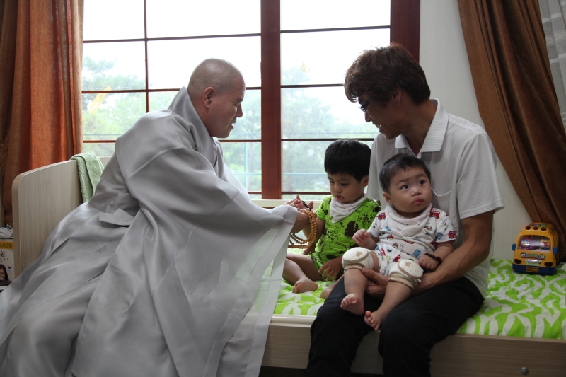 2013.07.22_브론코기념병원 난치병 어린이들 위문